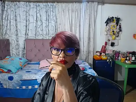 Snapshot of isabella-lips007 chatting on May 3, 12:05 am isabella-lips007 online show from May 3, 12:05 am