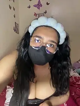 Snapshot of Nottella chatting on November 15, 6:48 pm Nottella online show from November 15, 6:48 pm