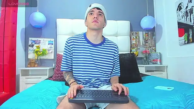 Matteo12  online show from October 31, 3:07 am