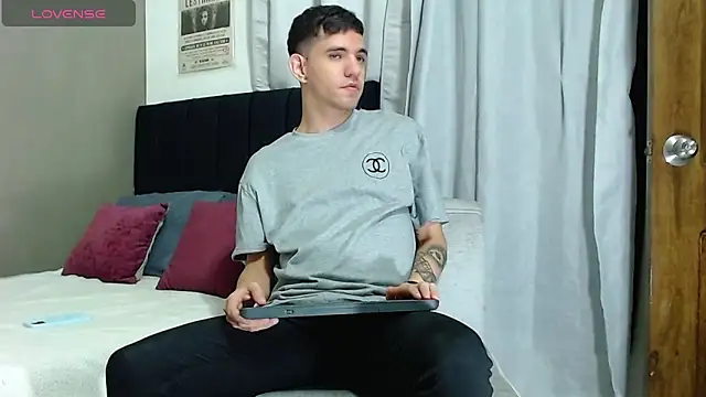 Matteo12  online show from November 9, 4:00 am