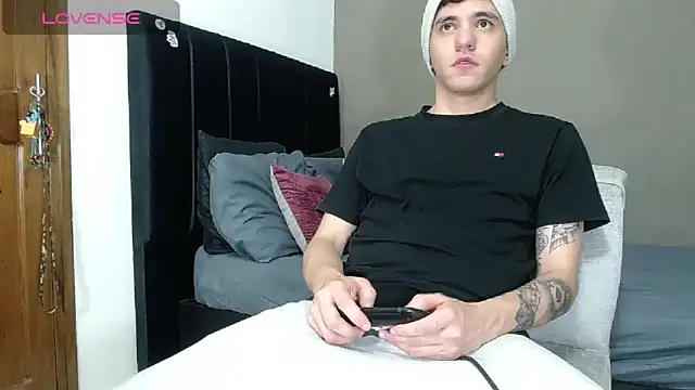 Matteo12  online show from February 8, 12:47 am