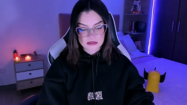 OphelianaRose33 online show from November 7, 10:32 pm