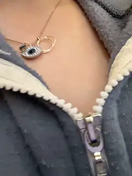 Snapshot of Linh_2004 chatting on March 1, 3:47 pm Linh 2004 online show from March 1, 3:47 pm