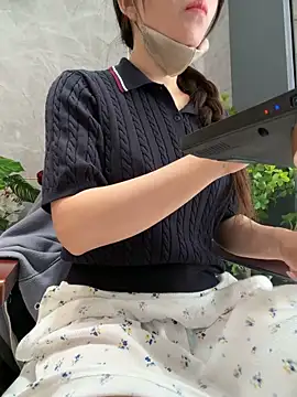 Snapshot of Linh_2004 chatting on March 18, 5:10 am Linh 2004 online show from March 18, 5:10 am