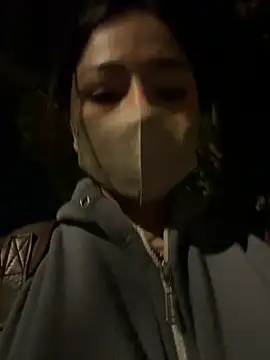 Snapshot of Linh_2004 chatting on March 25, 5:19 pm Linh 2004 online show from March 25, 5:19 pm