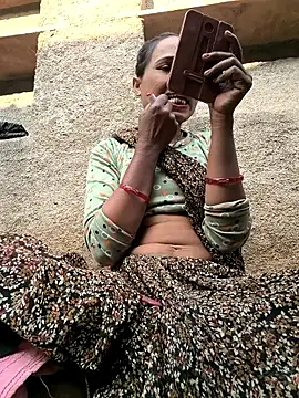 Snapshot of Hot_raaani chatting on December 15, 10:08 am Hot raaani online show from December 15, 10:08 am