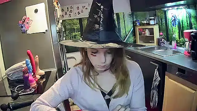 SexyMilf 37 online show from October 31, 9:27 pm