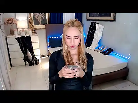 xMistressTiffany online show from September 24, 10:02 pm
