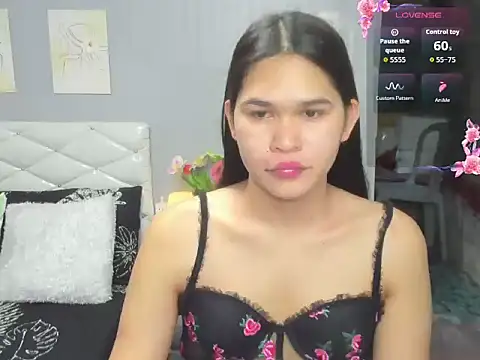 Snapshot of AlianaBlair chatting on October 25, 1:18 pm AlianaBlair online show from October 25, 1:18 pm