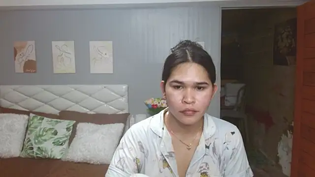 Snapshot of AlianaBlair chatting on November 1, 9:44 am AlianaBlair online show from November 1, 9:44 am