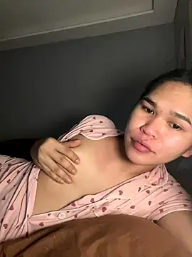 Snapshot of AlianaBlair chatting on November 3, 1:19 am AlianaBlair online show from November 3, 1:19 am