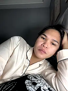 Snapshot of AlianaBlair chatting on November 20, 12:44 am AlianaBlair online show from November 20, 12:44 am