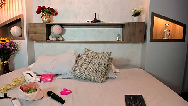 Emilly Beaumont online show from November 26, 1:23 pm