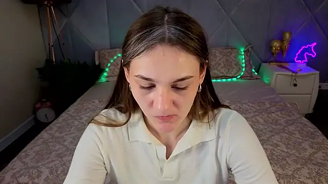 Snapshot of DiamondGoldie chatting on October 13, 7:30 am DiamondGoldie online show from October 13, 7:30 am