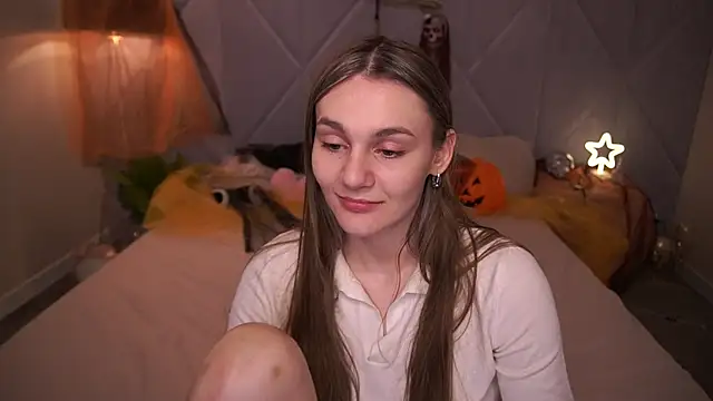 Snapshot of DiamondGoldie chatting on November 1, 7:54 am DiamondGoldie online show from November 1, 7:54 am