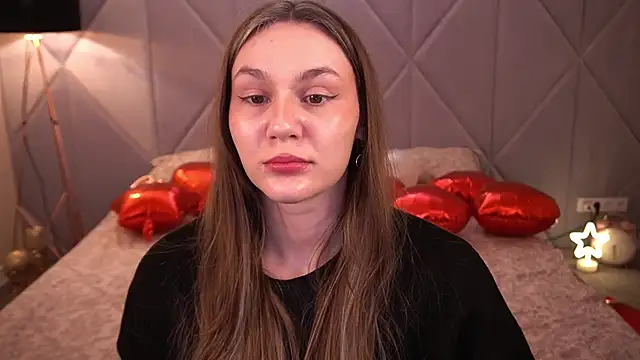 Snapshot of DiamondGoldie chatting on February 21, 8:10 pm DiamondGoldie online show from February 21, 8:10 pm