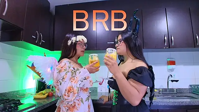 Lilith and Khloe online show from November 11, 11:21 am