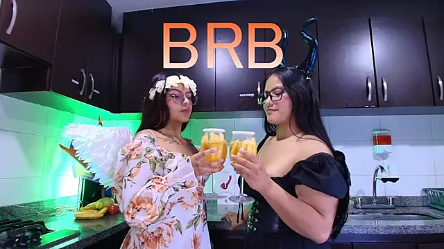 Lilith and Khloe online show from November 12, 11:21 am