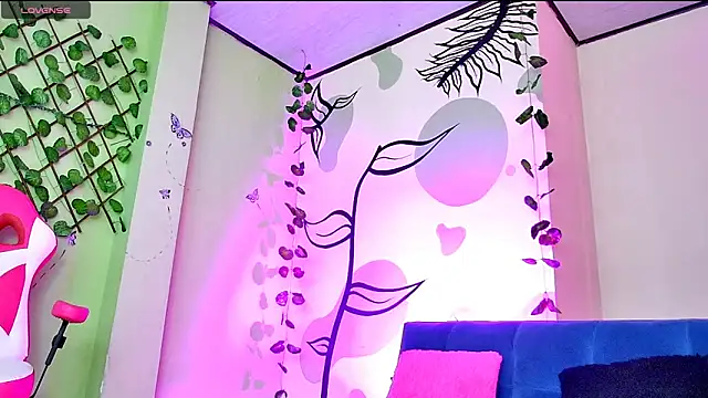 Karen Ariass online show from March 25, 1:39 pm