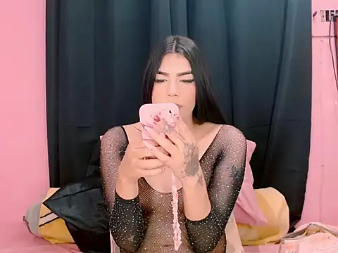 Snapshot of _crystal23_ chatting on October 11, 4:44 am crystal23 online show from October 11, 4:44 am