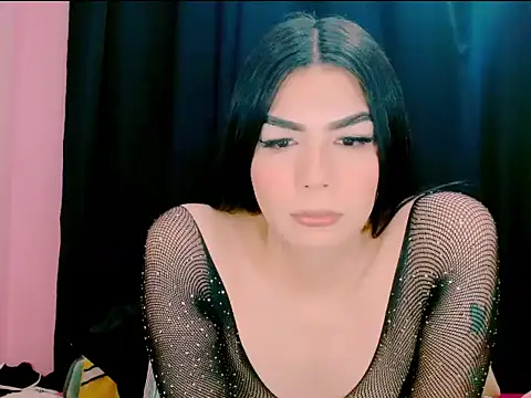 Snapshot of _crystal23_ chatting on February 1, 5:28 am crystal23 online show from February 1, 5:28 am