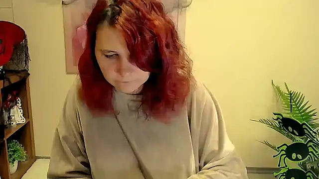 Snapshot of TwoBigSuns chatting on October 16, 7:31 am TwoBigSuns online show from October 16, 7:31 am