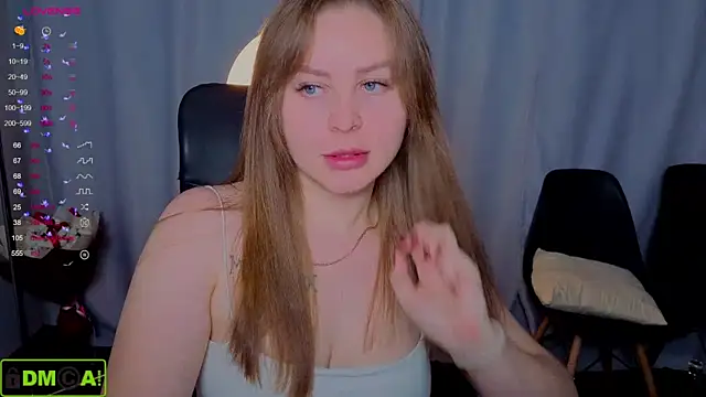 Snapshot of MikaBloom chatting on November 16, 2:06 am MikaBloom online show from November 16, 2:06 am