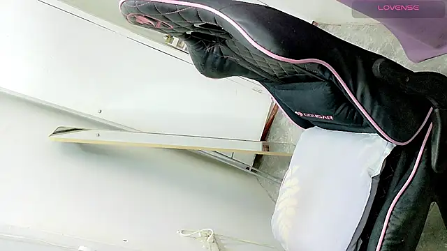 tgirljennie 69 online show from March 22, 8:34 pm