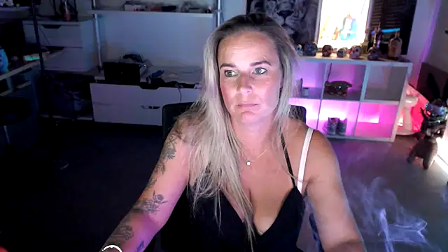 Mrs-Aurora online show from October 1, 8:15 pm