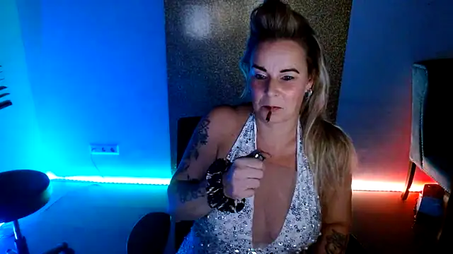 Mrs-Aurora online show from November 25, 7:58 pm