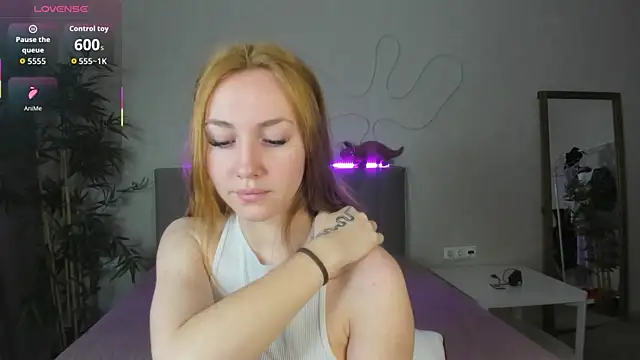 Snapshot of Luna_G0ld chatting on October 19, 12:00 am Luna G0ld online show from October 19, 12:00 am