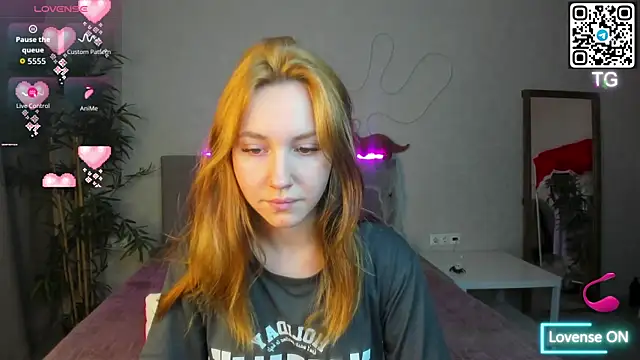 Snapshot of Luna_G0ld chatting on October 30, 12:01 am Luna G0ld online show from October 30, 12:01 am