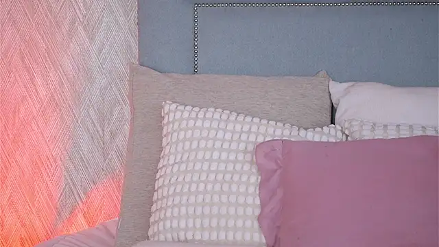 Sofy Bradd online show from October 31, 5:30 am