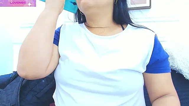 Daisy Price online show from November 15, 10:45 am