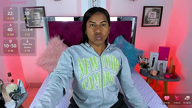 Khloee f w online show from September 24, 5:49 pm