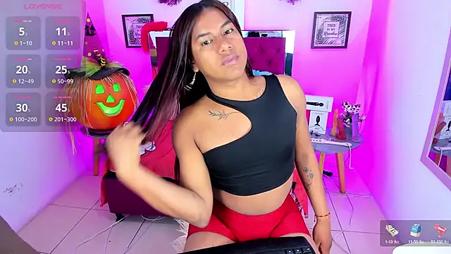 Khloee f w online show from October 6, 4:04 pm