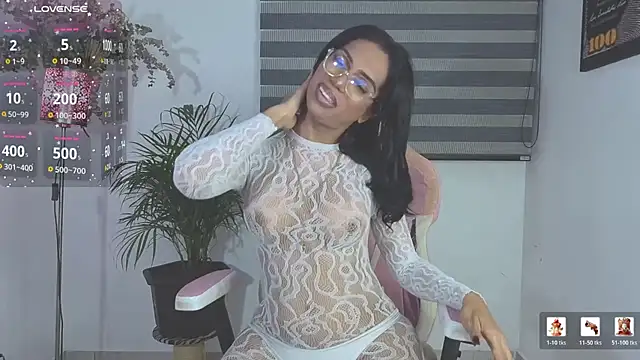 Snapshot of Queen_Morena chatting on July 15, 1:55 am Queen Morena online show from July 15, 1:55 am