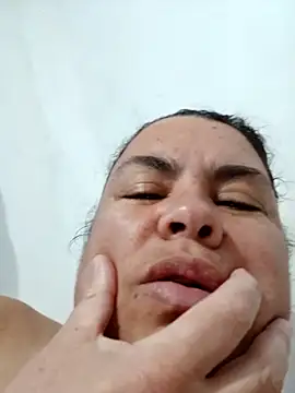 Snapshot of yaneth_ chatting on November 12, 10:52 pm yaneth online show from November 12, 10:52 pm