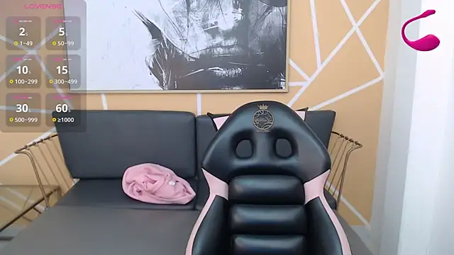 Snapshot of olivia_russo_ chatting on November 13, 8:08 pm olivia russo online show from November 13, 8:08 pm