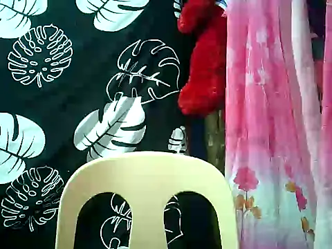 Snapshot of yuana25 chatting on May 23, 12:53 pm yuana25 online show from May 23, 12:53 pm
