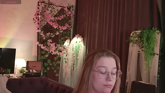 Morvelyn online show from May 20, 6:25 pm