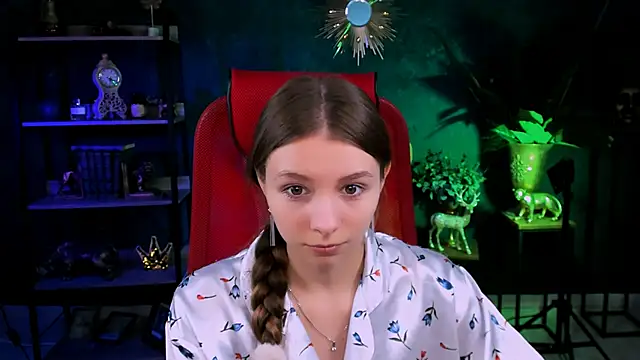 JulieDaniel online show from October 15, 8:25 am