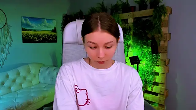 JulieDaniel online show from November 21, 8:13 am