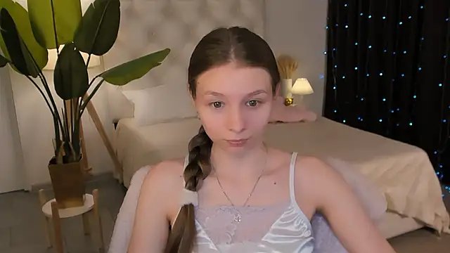 Snapshot of JulieDaniel chatting on March 3, 5:02 am JulieDaniel online show from March 3, 5:02 am