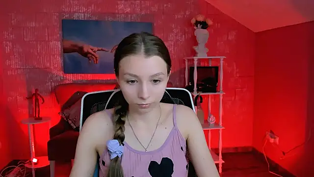 Snapshot of JulieDaniel chatting on March 5, 8:32 am JulieDaniel online show from March 5, 8:32 am