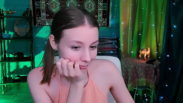 Snapshot of JulieDaniel chatting on March 11, 9:26 am JulieDaniel online show from March 11, 9:26 am