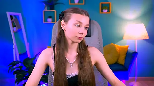 Snapshot of JulieDaniel chatting on March 12, 4:18 am JulieDaniel online show from March 12, 4:18 am