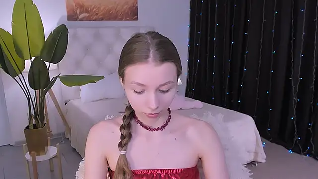 Snapshot of JulieDaniel chatting on March 18, 8:17 am JulieDaniel online show from March 18, 8:17 am