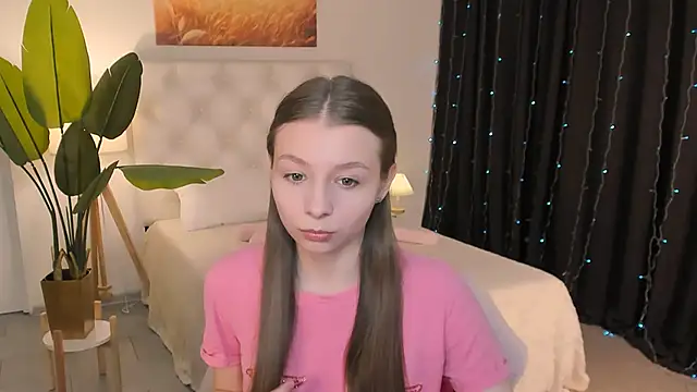 Snapshot of JulieDaniel chatting on March 24, 4:17 am JulieDaniel online show from March 24, 4:17 am