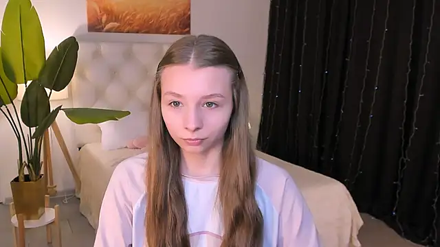 Snapshot of JulieDaniel chatting on March 25, 4:29 am JulieDaniel online show from March 25, 4:29 am